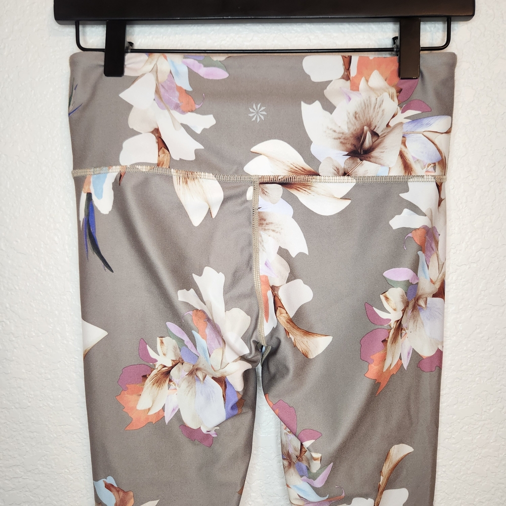 Athleta Elation Paradise 7/8 Leggings Womens S Gray White Floral High Rise Logo - Picture 13 of 15